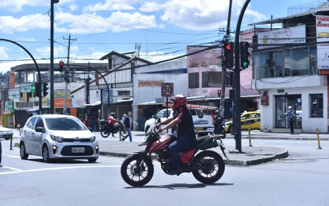 Control. La ciudadanía reclama acciones frente a motociclistas vinculados con delitos en Quito.