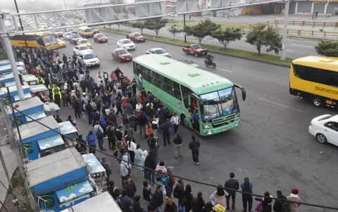 El 5 de mayo de 2026, transportistas realizaron una paralización parcial en Quito para exigir una revisión de las tarifas.