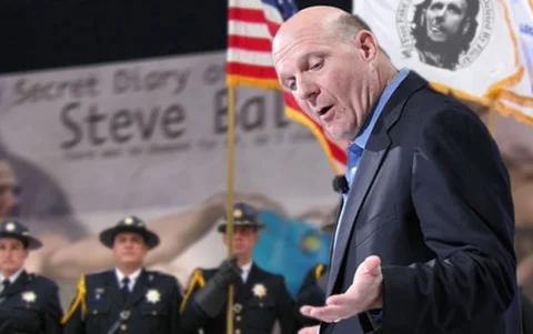 Steve Ballmer en un acto público, figura clave de Microsoft y propietario de los Los Angeles Clippers.