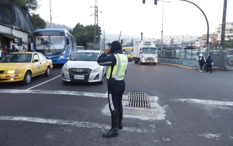 El Pico y placa está vigente de lunes a viernes. Los fines de semana y feriados no se aplica la medida.