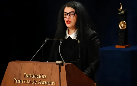 Marjane Satrapi en el 2024 durante su intervención en la gala de premios Princesa de Asturias de Comunicación y Humanidades
