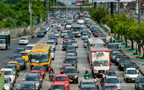 La ciudadanía exige darle de una vez por todas solución al problema del tráfico en la ciudad. No aguantan