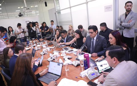 La Comisión de Fiscalización definirá si avanza o no el pedido de juicio político en contra de la exministra de Energía Inés Manzano.