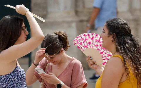 Además de personas adultas, otros afectados son trabajadores que se exponen a altas temperaturas durante trabajos pesados sin protección