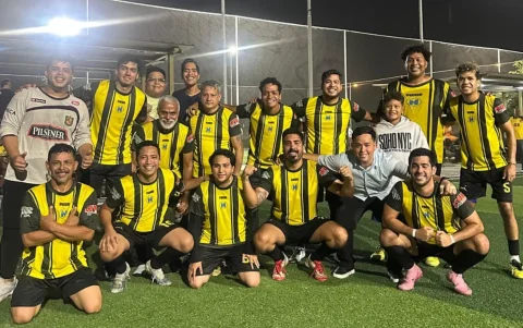 El equipo Huancavilca durante su participación en el Torneo de Futbito Intermedio de Comunicación “Copa Lcdo. Arístides Moreira”.
