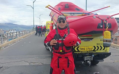 Rocky, además de ecuavolista, es parte del Cuerpo de Bomberos de Riobamba desde hace diez años.