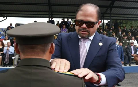 El ministro John Reimberg dispuso que los equipos jurídicos de la Policía e Interior defiendan a los policías sentenciados por abatir a un sospechoso en Quito.