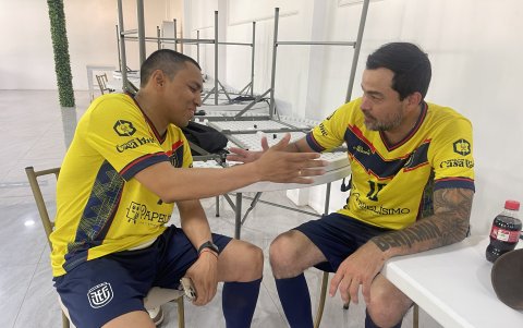 Jaime Iván Kaviedes y Jefferson Montero juntos en Babahoyo, dos héroes de la Tri unidos por la historia de los Mundiales.