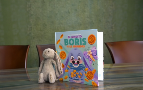 El protagonista del cuento está inspirado en el peluche de la hija de Weldyn.