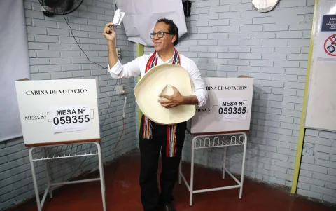 Roberto Sánchez ejerció su voto en la segunda vuelta de las elecciones presidenciales de Perú 2026.