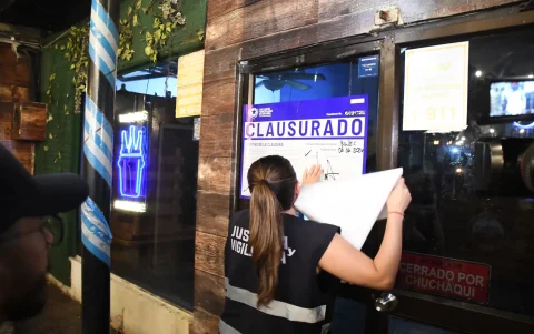 Operativo en Guayaquil deja cinco clausuras y 15 informes de novedades.