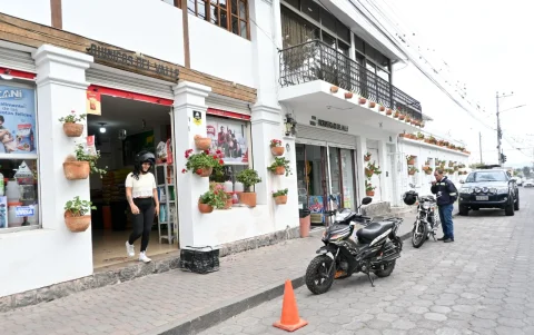 Espacio. El dinamismo comercial se mantiene alrededor del parque central.