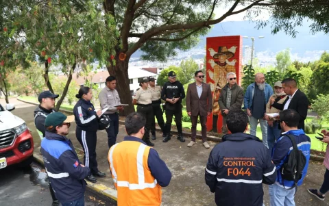 Vecinos del Batán coordinan acciones de prevención delictiva junto a autoridades locales para fortalecer la seguridad barrial y reducir riesgos comunitarios.