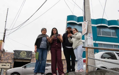 Comité de seguridad en El Inca se organiza para instalar alarmas comunitarias, reduciendo la inseguridad en el sector norte de Quito.