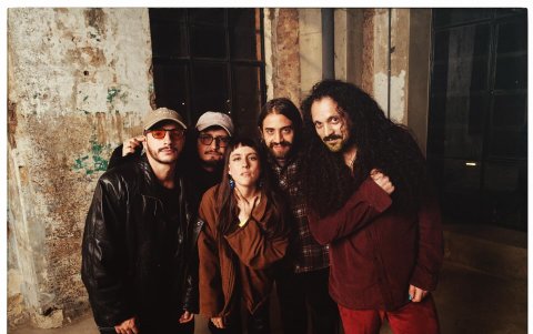 Buha 2030, grupo de jazz rock experimental en el que Gabriela también participa.