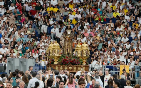 La imagen de Jesús de Medinaceli durante el acto que el papa León XIV preside con la comunidad diocesana, este lunes en el estadio Santiago Bernabéu, en Madrid.
