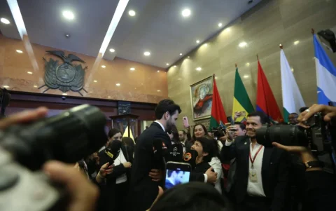 Niels Olsen renunció a la Asamblea un año después de asumir el cargo.
