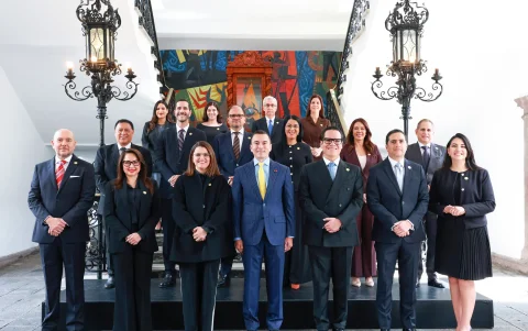 El viaje se realiza luego de que Daniel Noboa reorganizó su gabinete ministerial.