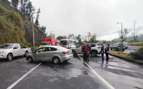 Se registró un siniestro de tránsito en la Av. Simón Bolívar, sector Guápulo.
