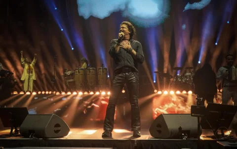 Carlos Vives llegará a Quito con su Tour Al Sol 2026 en el Coliseo Rumiñahui.