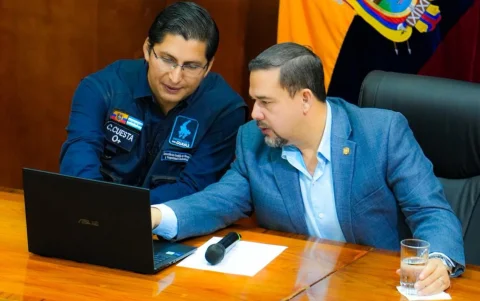 El prefecto del Guayas, Carlos Encalada, indicó que la revisión de las concesiones viales incluirá “todas las letras pequeñas” del contrato de ampliación.