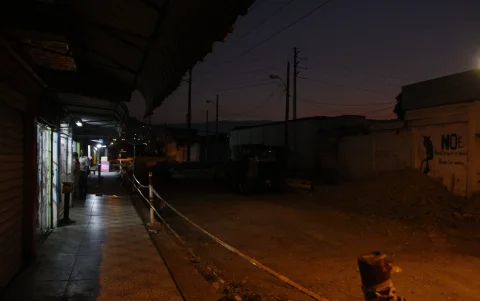 Los habitantes y conductores que se movilizan por la calle Quisquis y Miraflores desconocen por cuanto tiempo estarán cerradas las calles.