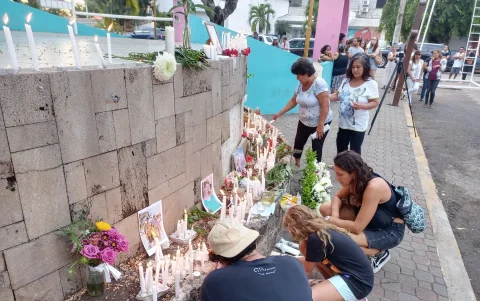 Ciudadanos rindieron un homenaje a Monika Silva en Manglaralto.