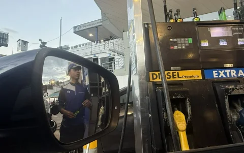 El precio de las gasolinas extra, ecopaís, súper y el diésel se actualiza el 12 de cada mes en Ecuador.