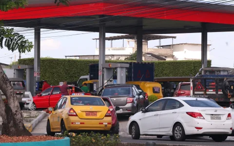 Petroecuador asegura el normal abastecimiento de combustible a nivel nacional.