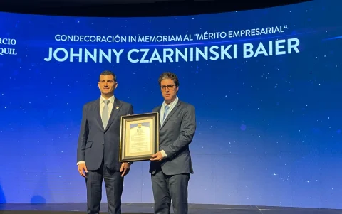 Gad Czarninski recibio el reconocimiento póstumo para su padre Johnny Czarninski.