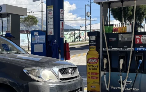 El precio de la gasolina súper es referencial, puede variar en las estaciones de servicio.