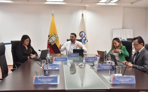El CPCCS saliente está presidio por Andrés Fantoni (C).