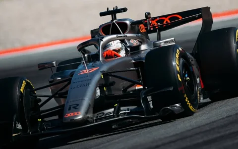 Max Verstappen conduce su monoplaza durante una de las sesiones de entrenamientos libres del Gran Premio de Barcelona 2026, en el Circuito de Montmeló, España