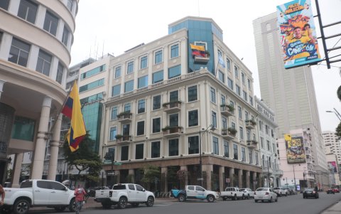Prefectura del Guayas, sede ubicada entre la av. Malecón e Illingworth.