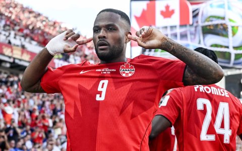 Larín marcó el gol de la Selección de Canadá.