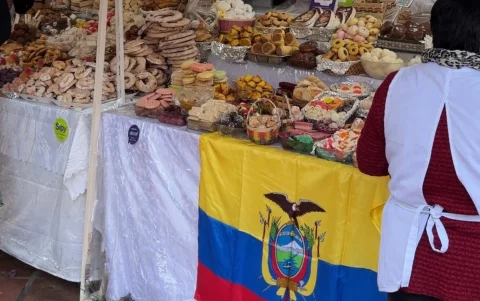 Banderas, camisetas y decoración amarilla transformaron varios negocios de Cuenca en pequeños puntos de aliento para la Selección ecuatoriana durante su estreno mundialista.
