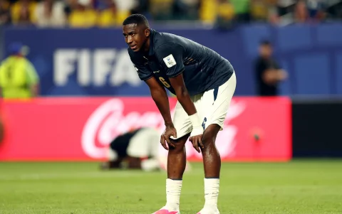 Willian Pacho, en el jugador por el Mundial 2026 contra Costa de Marfil.