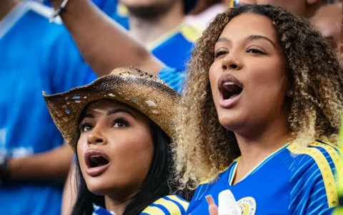 La hinchada curazoleña acompaña a su equipo en su histórica participación mundialista.