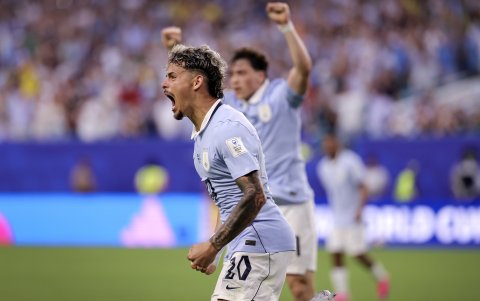 El uruguayo Maximiliano Araujo celebra su gol ante Arabia Saudita.
