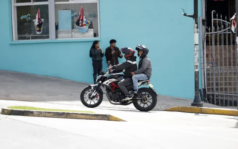 Ordenanza. Aunque hay una ordenanza que restringe dos ocupantes por moto, ciudadanos dicen que los robos en este tipo de vehículo siguen.