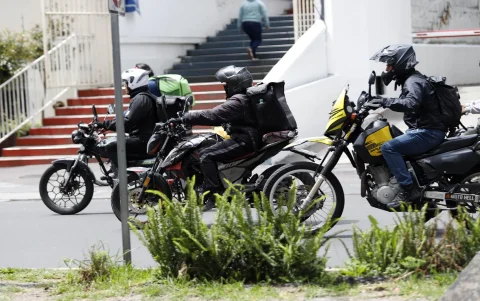 La inseguridad reaviva el debate sobre los controles sobre miles de 'deliverys' que circulan en Quito.