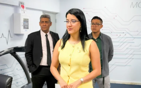 La ministra Gilda Alcivar anunció un plan de nivelación para los estudiantes ecuatorianos tras los resultados de la evaluación PISA 2025.