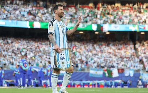 Lionel Messi anotó el segundo gol al minuto 60 del partido entre Argentina y argelia.