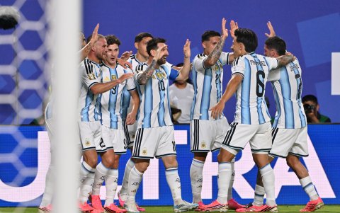 Lionel Messi alcanzó la cifra de 17 goles en Mundiales con el tercer tanto de Argentina ante Argelia.