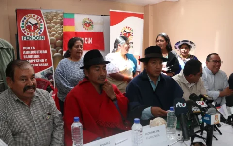 Dirigentes sociales y sindicales anunciaron acciones para impulsar una iniciativa constitucional contra el Gobierno.