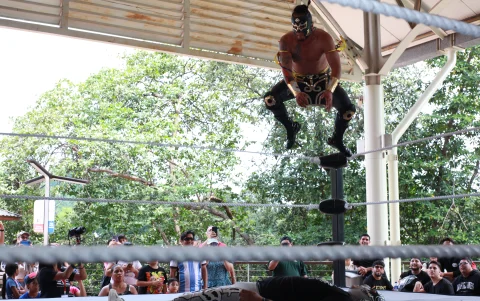 EWE Supremacía presenta la lucha libre de Ecuador en Guayaquil.