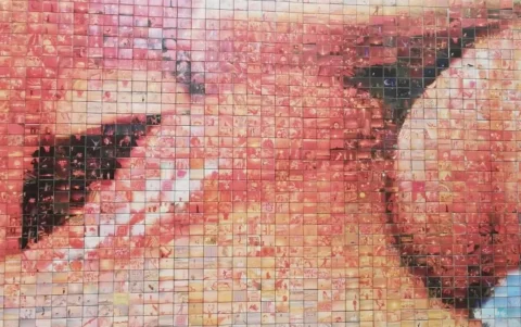 Mural beso mosaico Barcelona