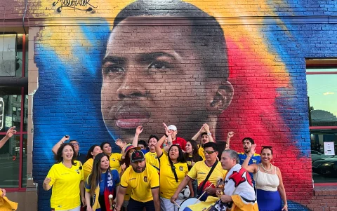 Banderas, camisetas y acentos ecuatorianos comienzan a llenar Kansas City ante la llegada de la Selección para disputar su segundo partido del Mundial.