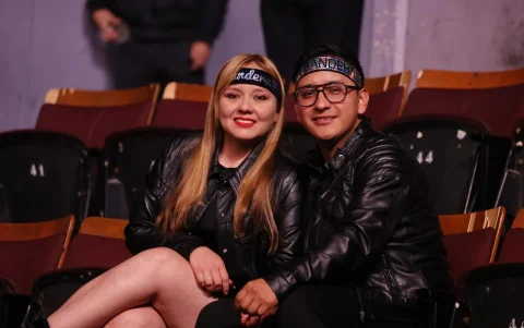 Los fans de Sin Bandera llenaron el Coliseo Rumiñahui con emociones, recuerdos y canciones que han acompañado sus historias de amor.