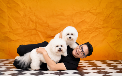 No solo quiere tener perros, también gatos, una vaca y cerdos.
